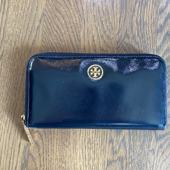 Tory Burch matching navy bag and wallet - Picture 2 of 15